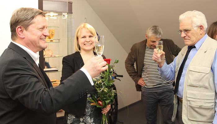 p. Rudolf Fukal (jednatel RIM), Anne Jacobson (asistentka generálního sekretáře IOF), Radan Kamenický (předseda ČSOS) a Honza Žemlík (autor výstavy) při slavnostním zahájení expozice v Otrokovicích